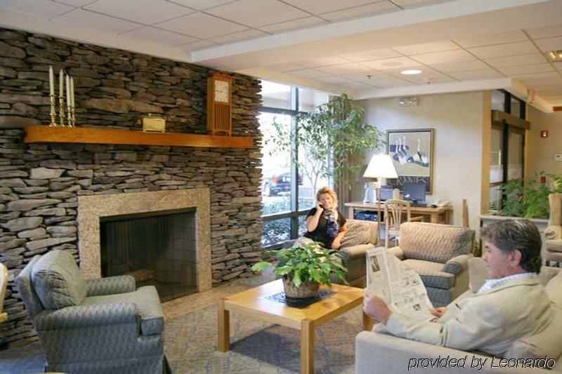 Hampton Inn Clarks Summit Interior photo