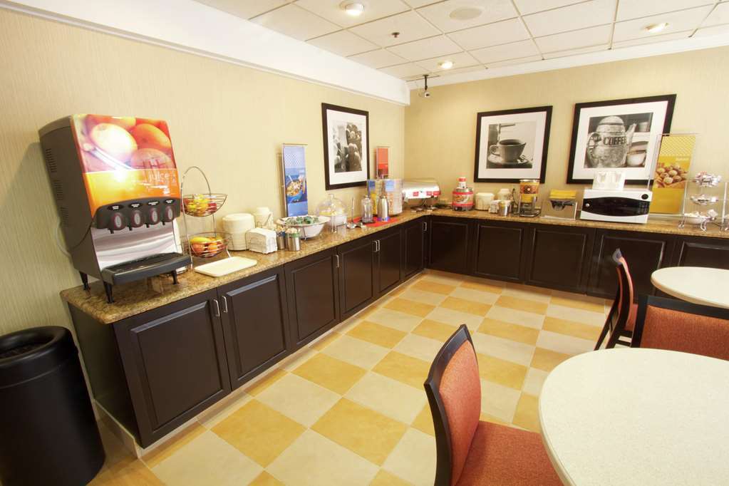 Hampton Inn Clarks Summit Restaurant photo